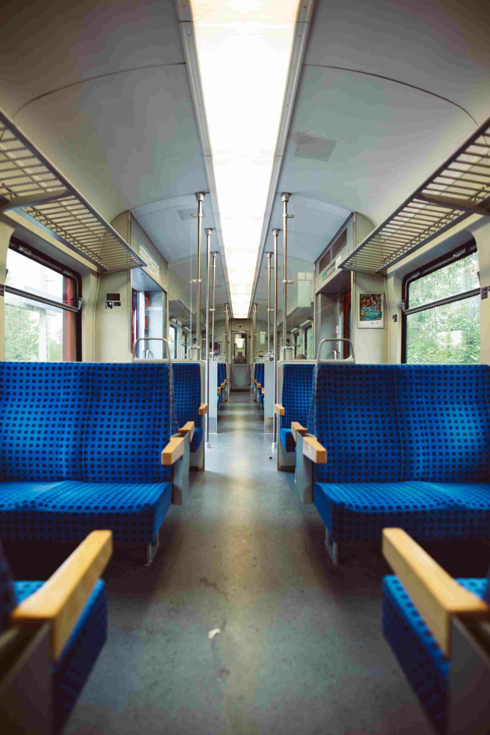 Foto von Markus Spiske: https://www.pexels.com/de-de/foto/ein-foto-von-inside-the-train-3671139/