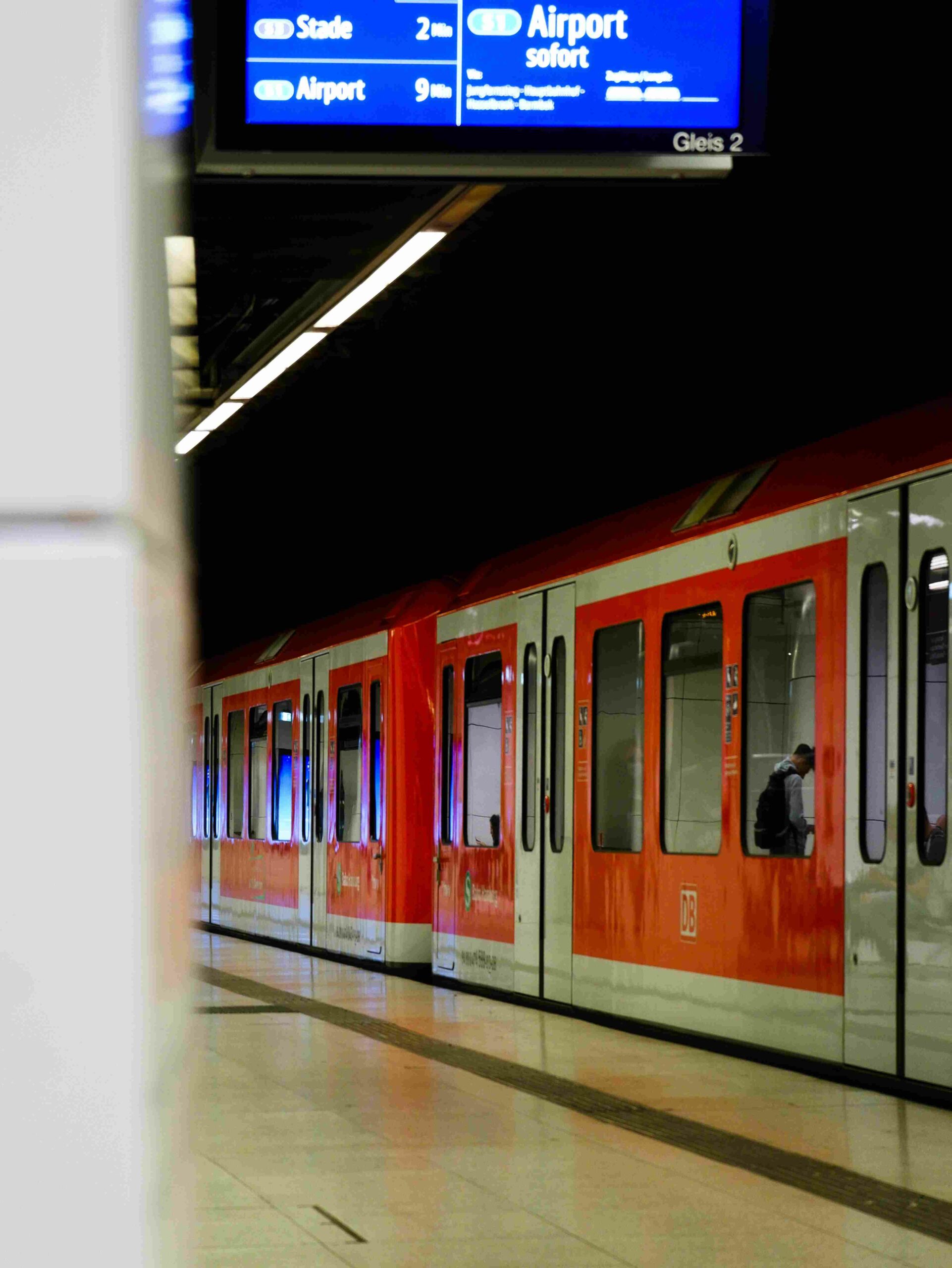 Photo by Jonas Horsch: https://www.pexels.com/photo/city-street-train-blur-12789826/