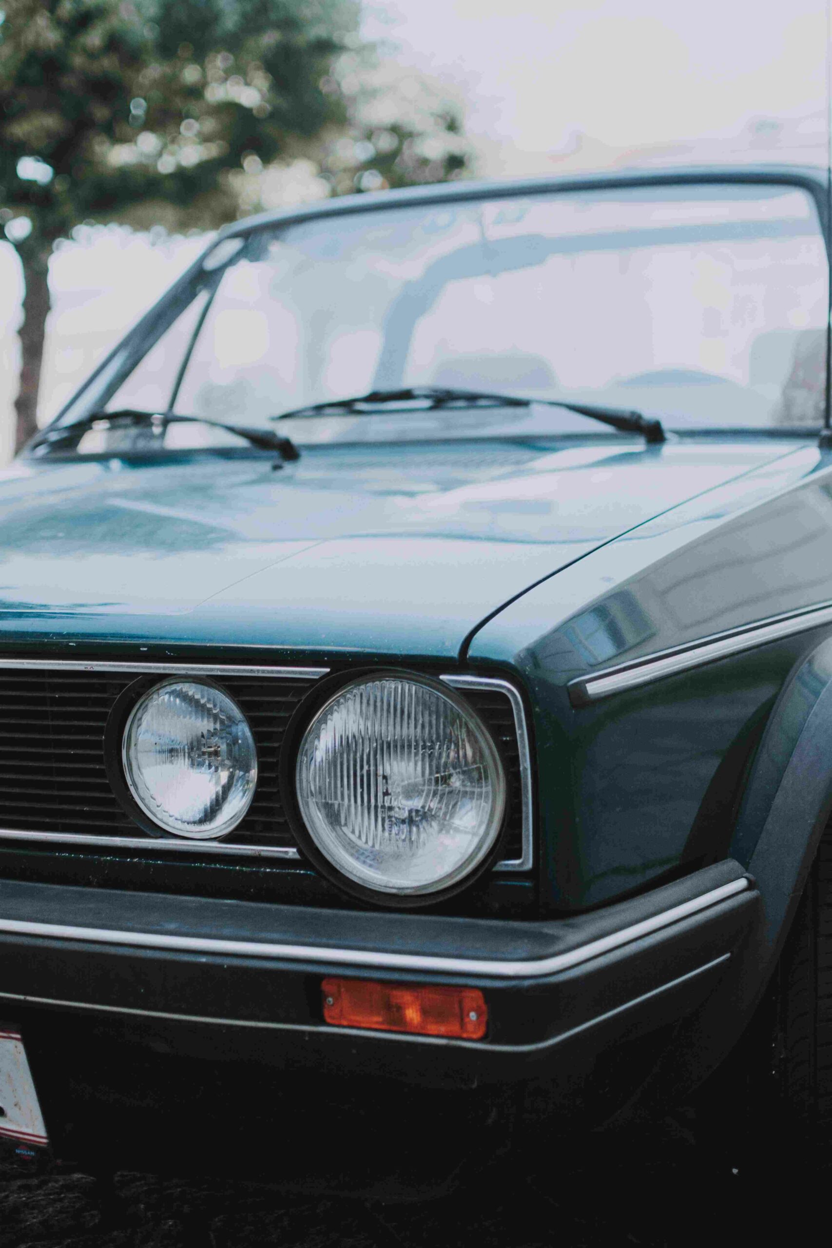 Foto von lil artsy: https://www.pexels.com/de-de/foto/auto-fahrzeug-volkswagen-golf-13574106/