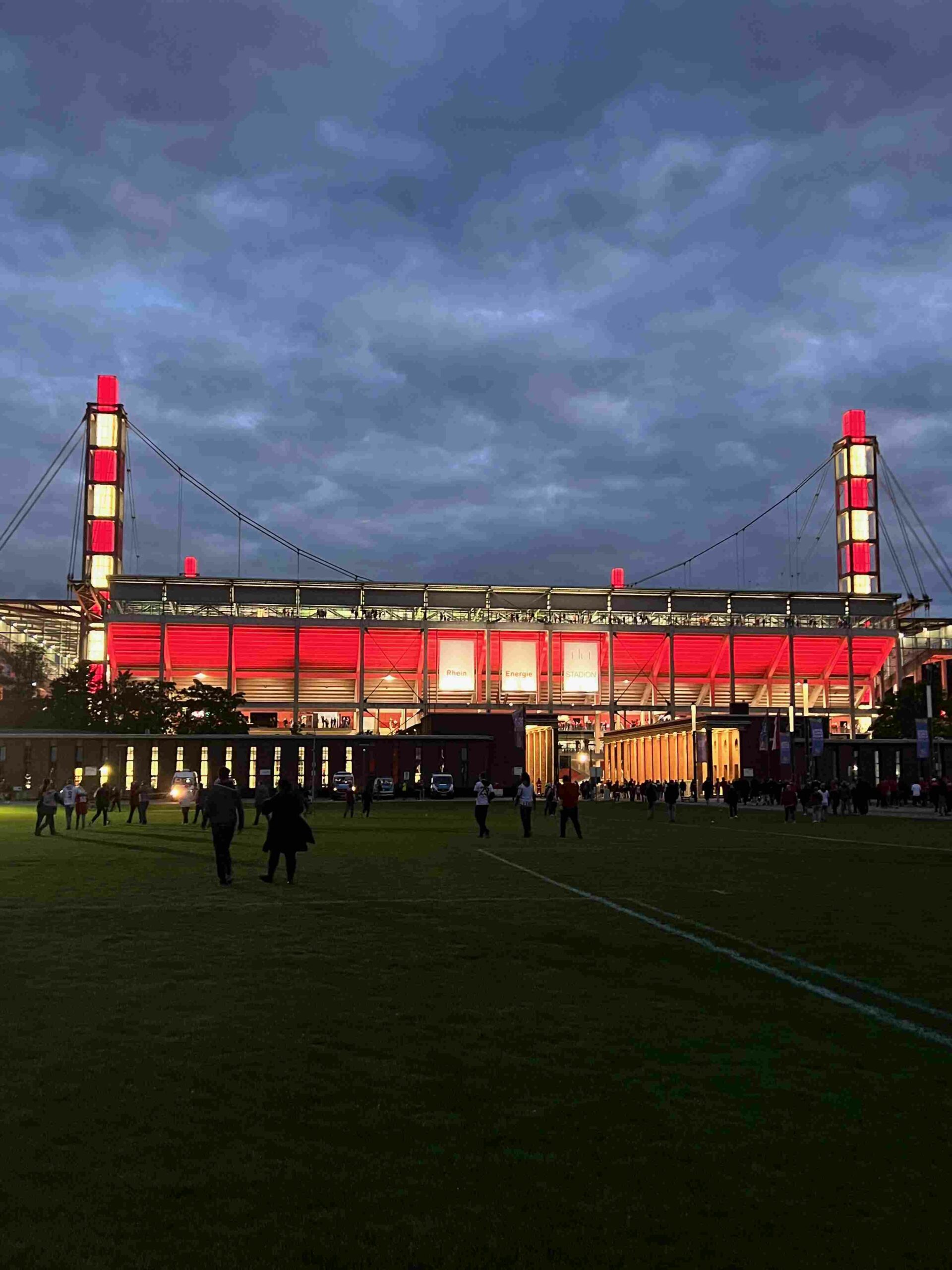 Müngersdorfer Stadion an einem Spieltag