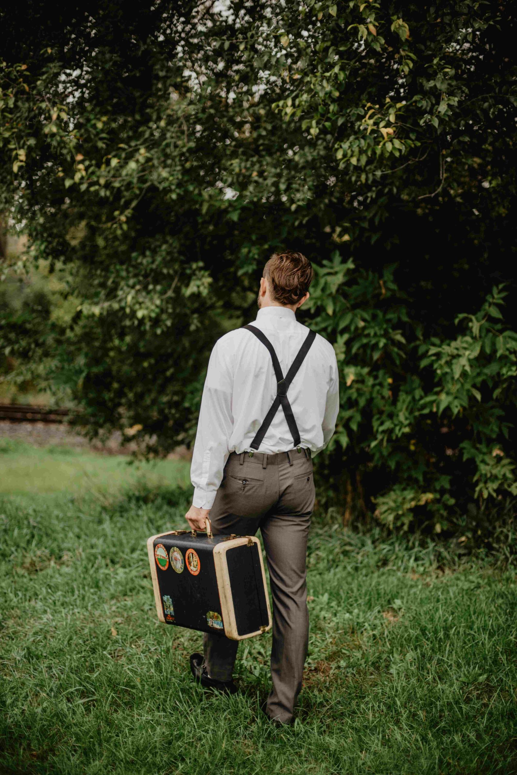 Photo by Emma Bauso: https://www.pexels.com/photo/man-carrying-black-and-gold-briefcase-2253850/